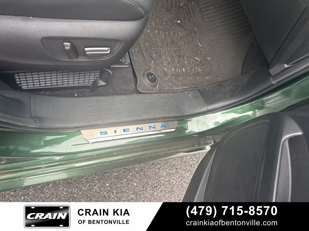 2025 Toyota Sienna Woodland Edition - AWD / DVD / SUNROOF