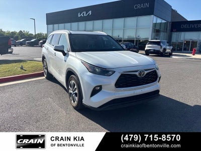 2022 Toyota Highlander XLE - SUNROOF / CLEAN CARFAX / ONE OWNER