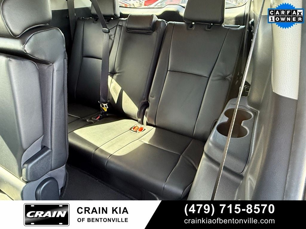 2023 Toyota Highlander XLE - SUNROOF / CARFAX ONE OWNER