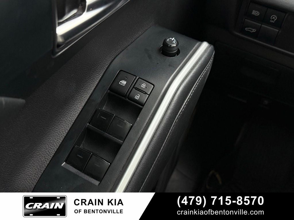 2023 Toyota Highlander XLE - AWD / SUNROOF