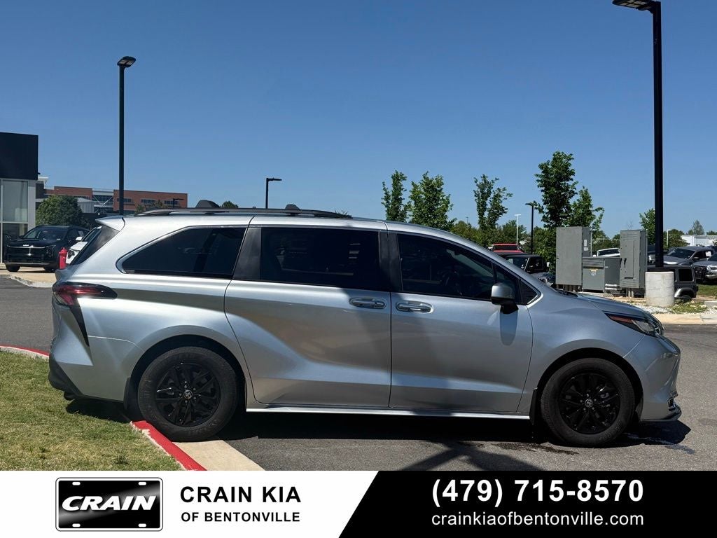 2022 Toyota Sienna XLE 8 Passenger - CARFAX ONE OWNER