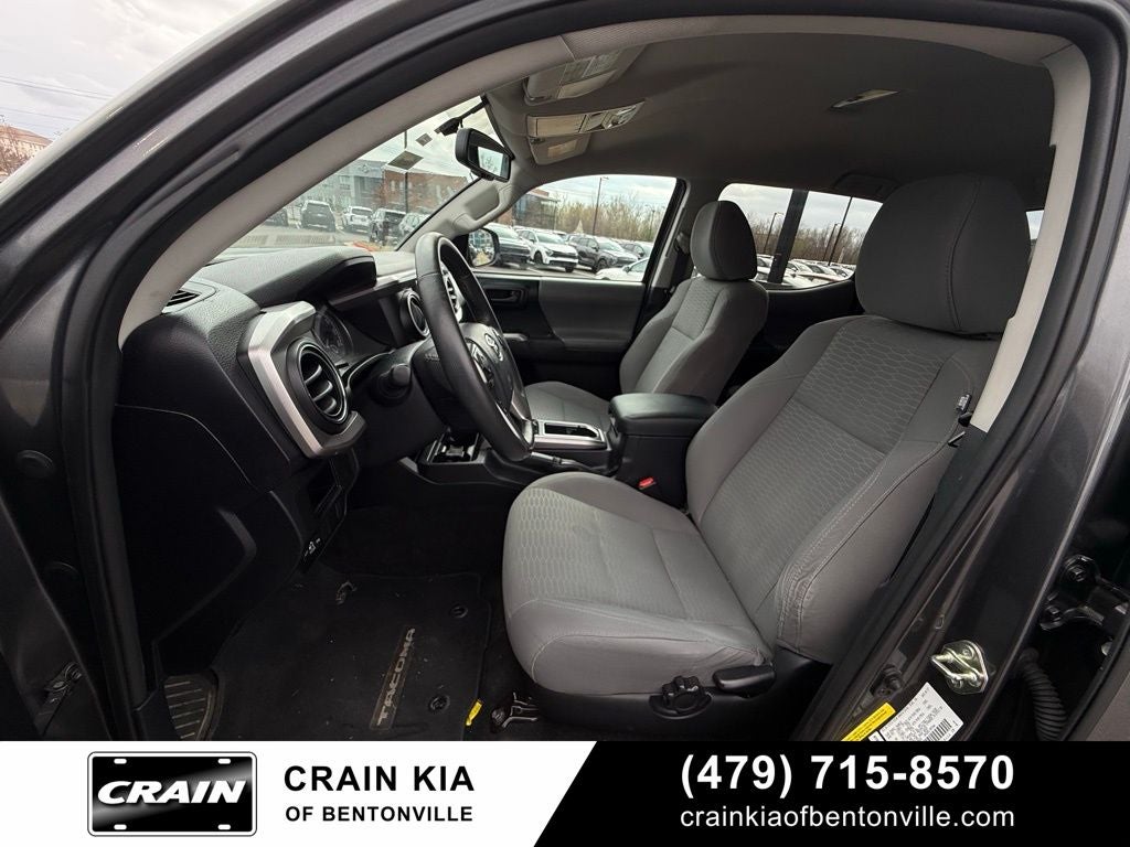 2017 Toyota Tacoma SR5 V6 - 4WD / CARFAX ONE OWNER