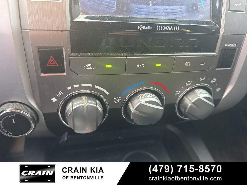 2015 Toyota Tundra SR5 - 4WD / CLEAN CARFAX HISTORY