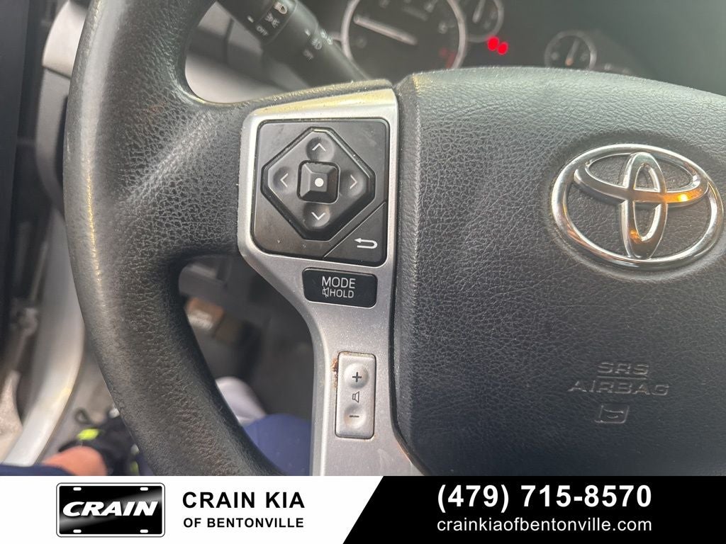 2015 Toyota Tundra SR5 - 4WD / CLEAN CARFAX HISTORY