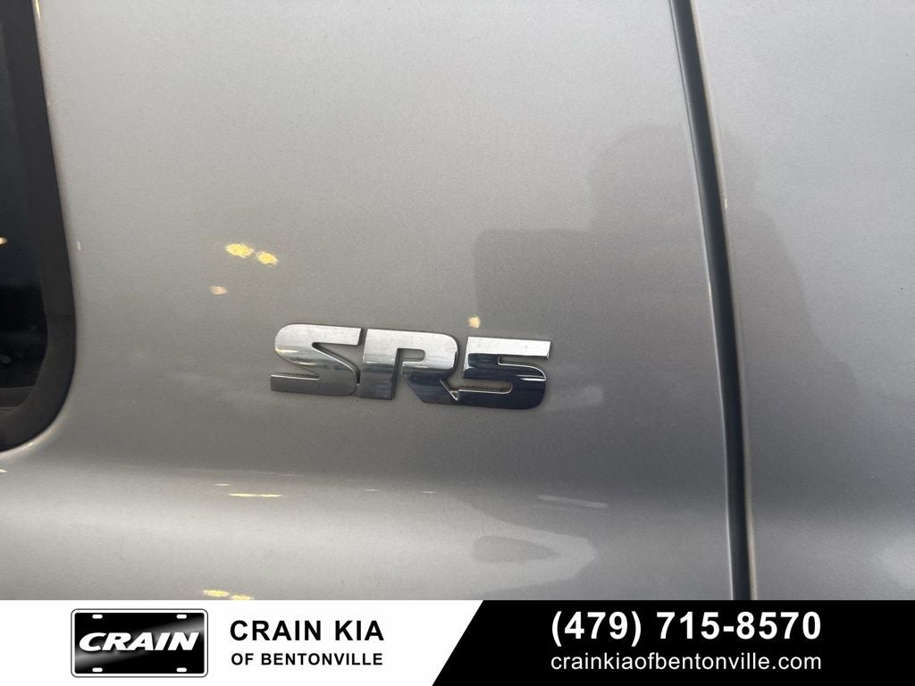 2015 Toyota Tundra SR5 - 4WD / CLEAN CARFAX HISTORY