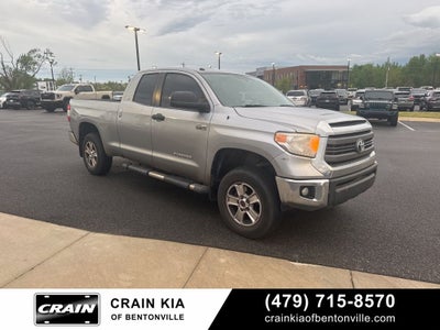 2015 Toyota Tundra SR5 - 4WD / CLEAN CARFAX HISTORY