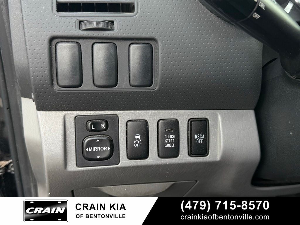2013 Toyota Tacoma SR5 - 4WD / CARFAX ONE OWNER