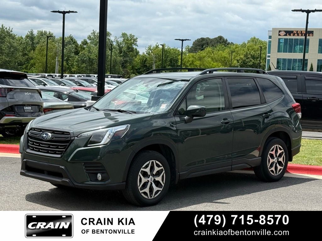 2023 Subaru Forester Premium - AWD / PANORAMIC SUNROOF / ONE OWNER