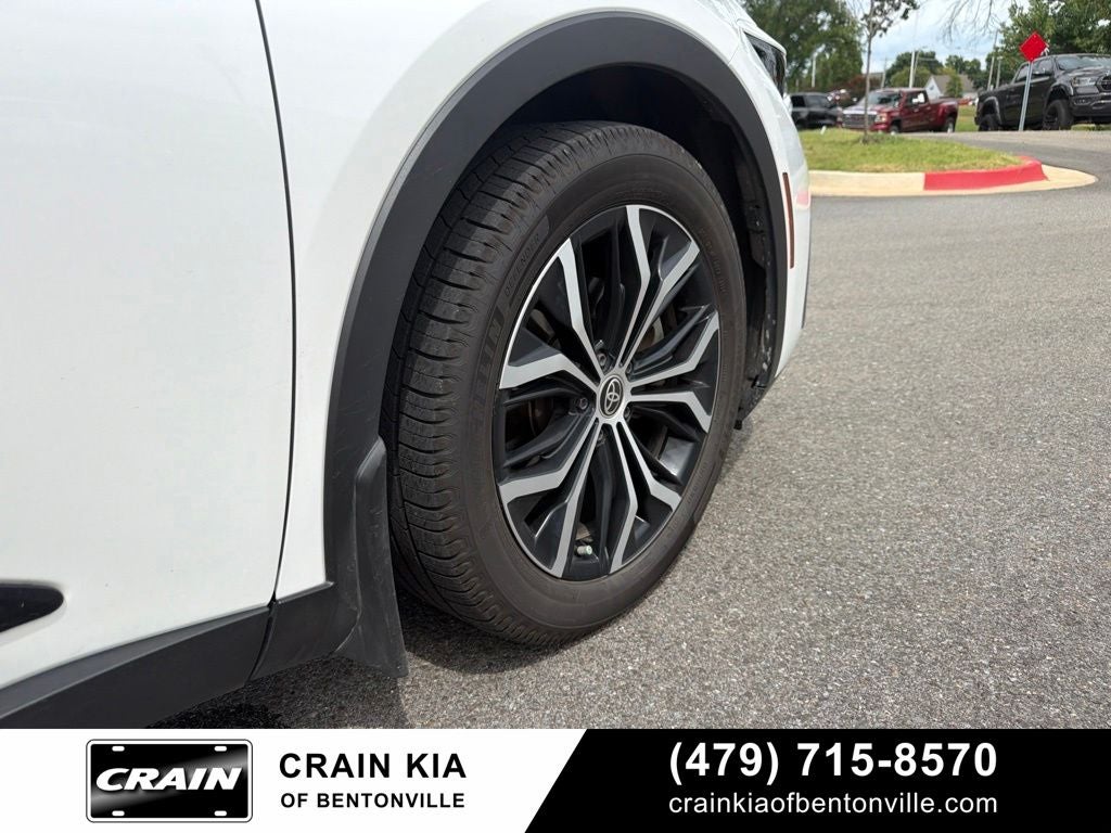 2023 Toyota Crown XLE - AWD / CLEAN CARFAX