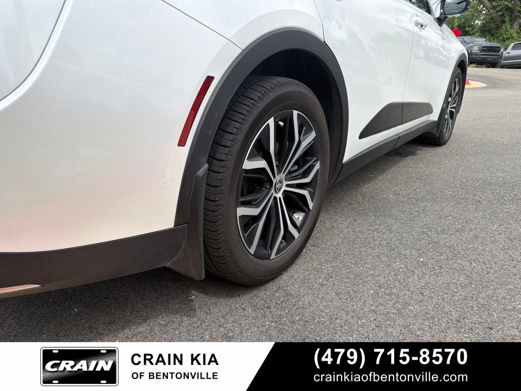 2023 Toyota Crown XLE - AWD / CLEAN CARFAX