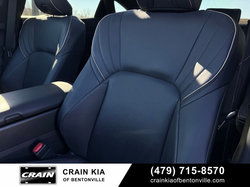 2023 Toyota Crown Limited - AWD / PANORAMIC SUNROOF