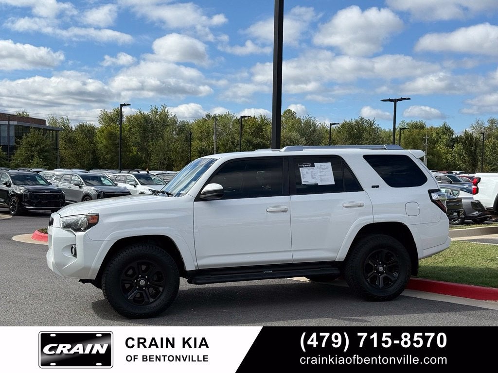 2018 Toyota 4Runner SR5 - 4WD / CLEAN CARFAX