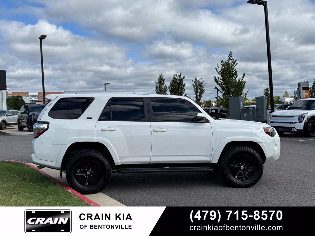 2018 Toyota 4Runner SR5 - 4WD / CLEAN CARFAX