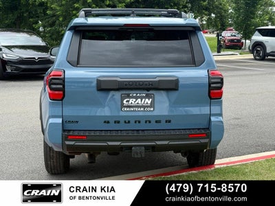 2025 Toyota 4Runner SR5 - 4WD / CLEAN CARFAX / ONE OWNER