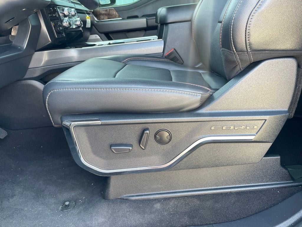 2024 Ford F-250SD Lariat 4X4 / HEATED SEATS / NAV