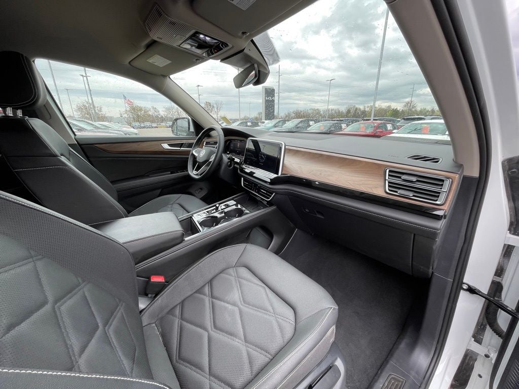 2025 Volkswagen Atlas 2.0T SE w/Technology ONE OWNER / HEATED SEATS