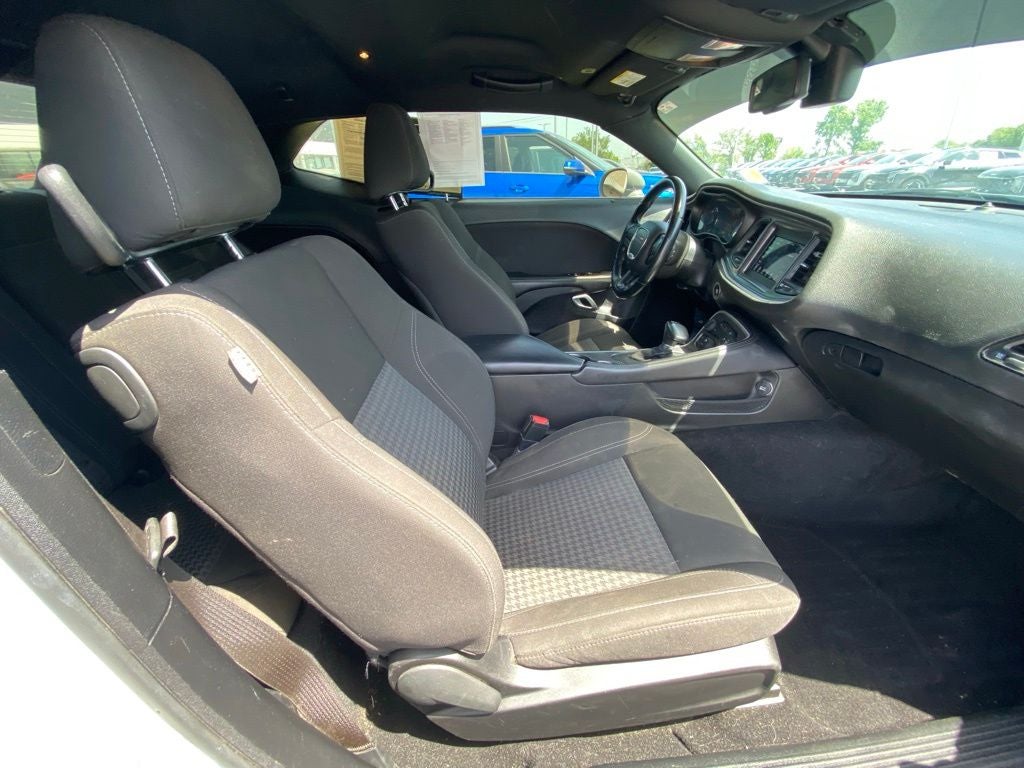 2021 Dodge Challenger SXT ONE OWNER / CLEAN CARFAX