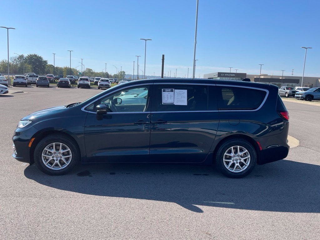 2023 Chrysler Pacifica Touring L HEATED SEATS / POWER DRIVERS SEAT