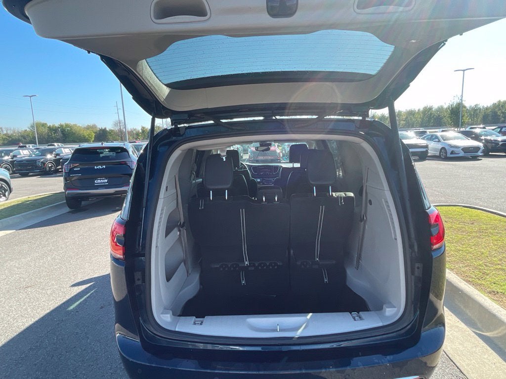 2023 Chrysler Pacifica Touring L HEATED SEATS / POWER DRIVERS SEAT