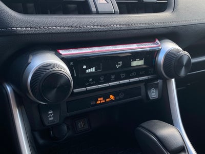 2024 Toyota RAV4 LE ONE OWNER / AWD