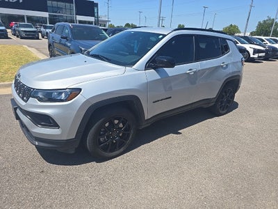 2025 Jeep Compass Latitude 4X4 / HEATED SEATS / ONE OWNER
