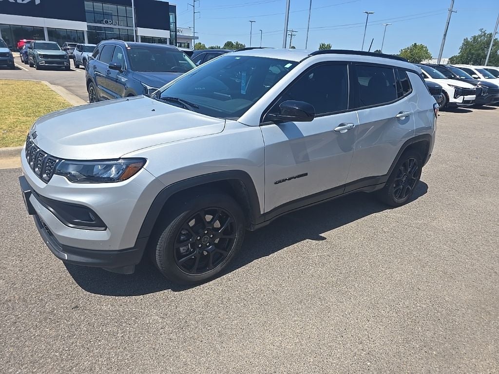 2025 Jeep Compass Latitude 4X4 / HEATED SEATS / ONE OWNER