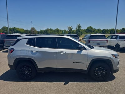 2025 Jeep Compass Latitude 4X4 / HEATED SEATS / ONE OWNER