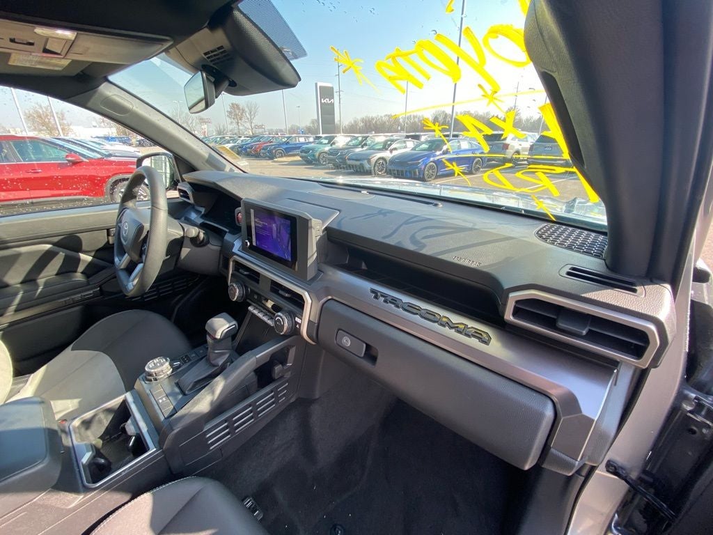 2025 Toyota Tacoma TRD Off-Road 4X4 / ONE OWNER