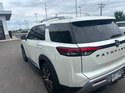 2024 Nissan Pathfinder Platinum 4X4 / HEATED AND COOLED SEATS / LOADED