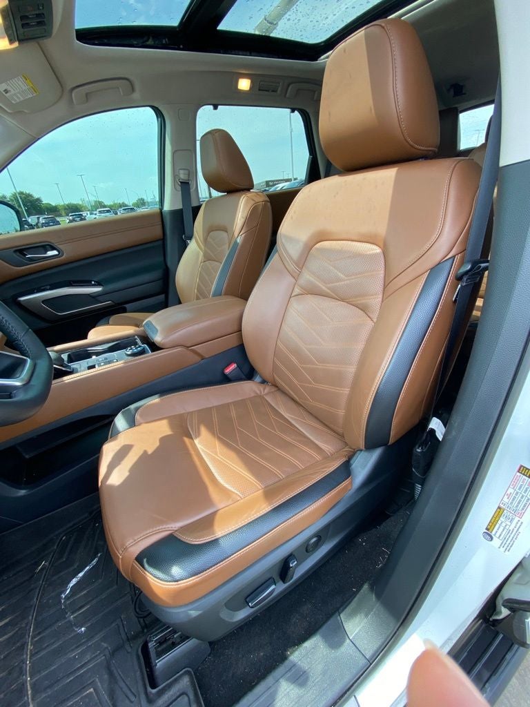 2024 Nissan Pathfinder Platinum 4X4 / HEATED AND COOLED SEATS / LOADED