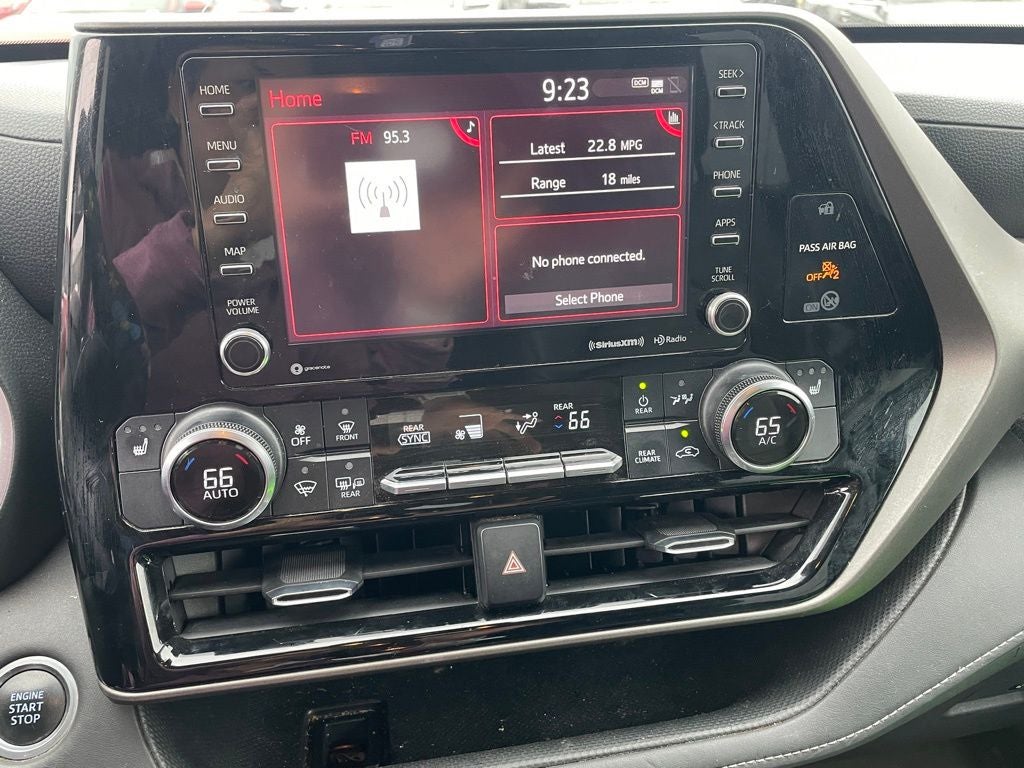 2020 Toyota Highlander XLE MOONROOF / HEATED SEATS