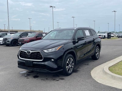 2020 Toyota Highlander XLE MOONROOF / HEATED SEATS