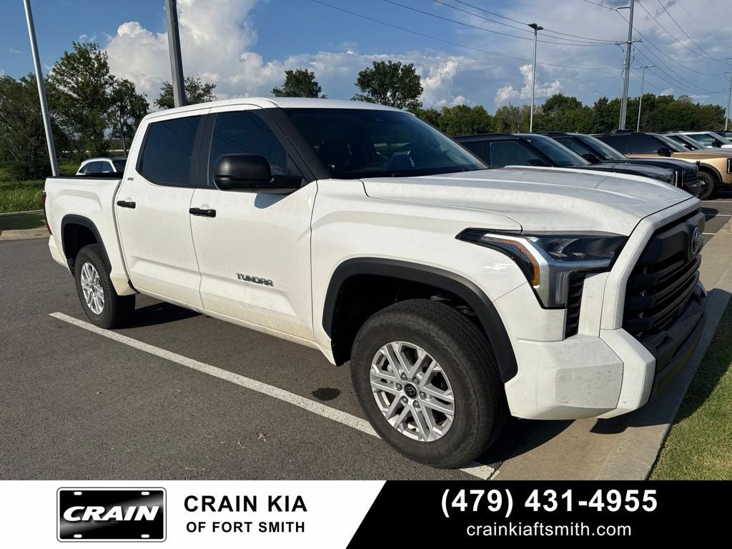 2024 Toyota Tundra SR5 4X4 / ONE OWNER / CLEAN CARFAX