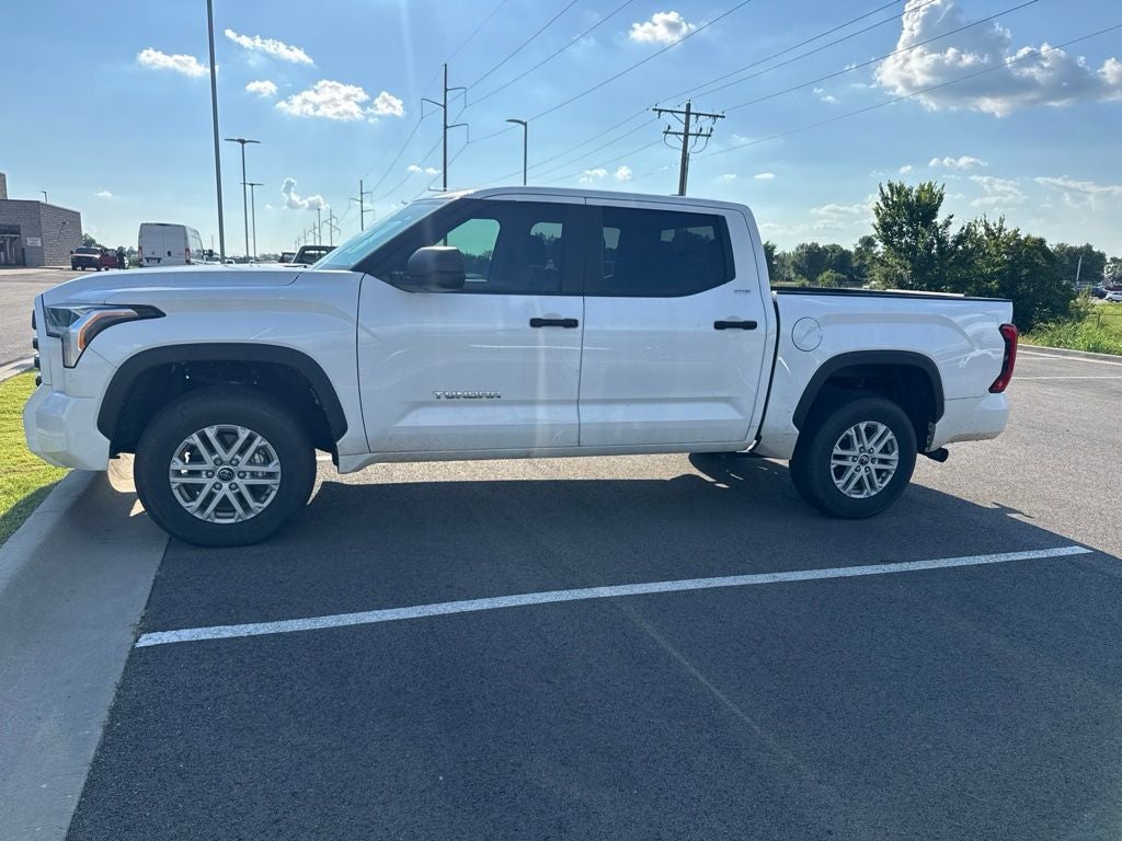 2024 Toyota Tundra SR5 4X4 / ONE OWNER / CLEAN CARFAX