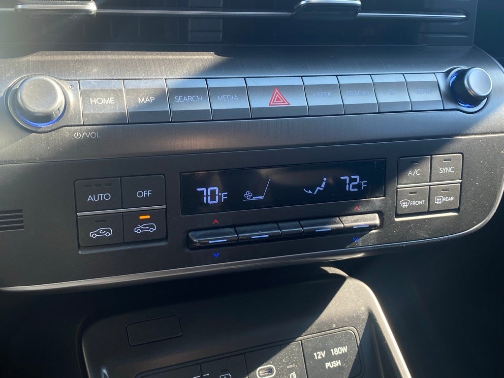 2025 Hyundai KONA Limited MOONROOF / HEATED SEATS / NAV