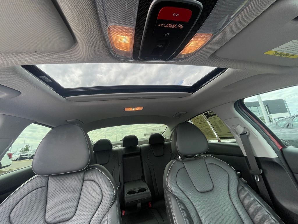 2024 Hyundai ELANTRA Limited NAV / CLEAN CARFAX