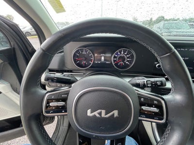 2024 Kia Carnival LX ONE OWNER / CLEAN CARFAX