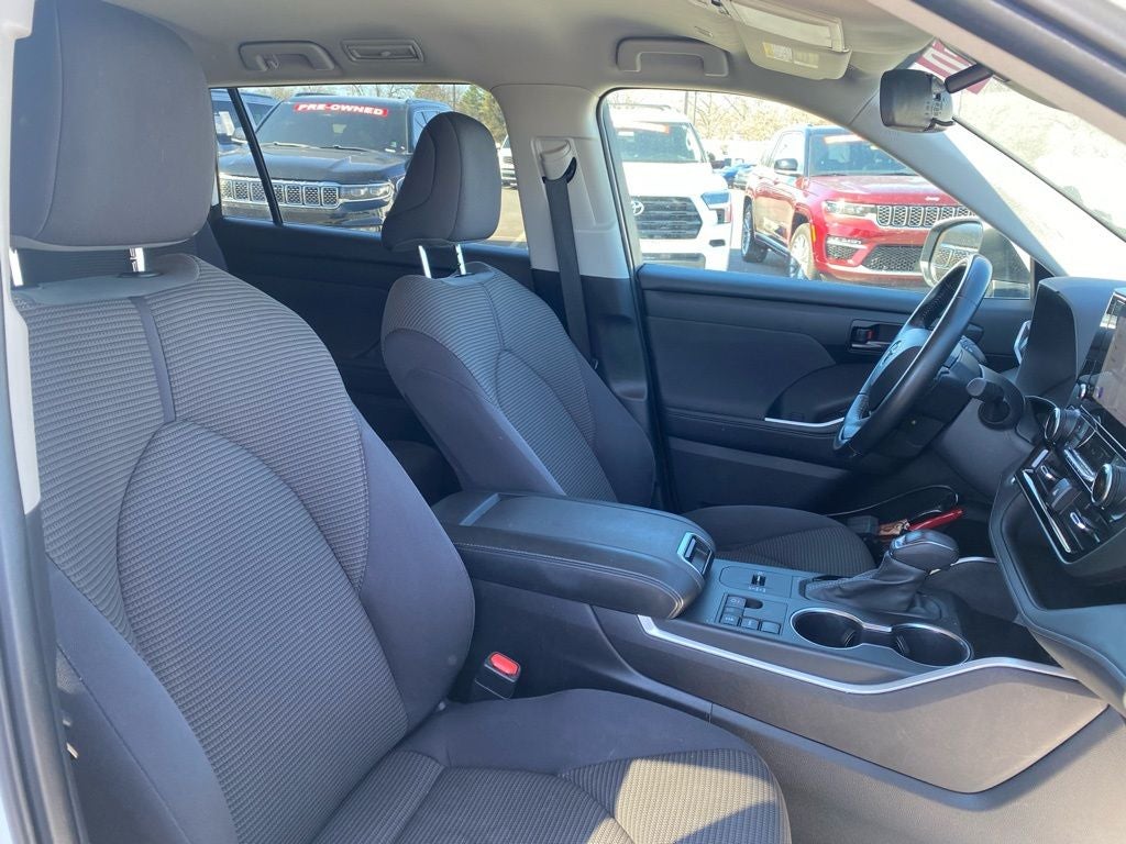 2024 Toyota Highlander LE