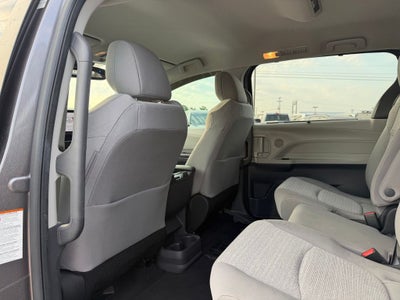 2022 Toyota Sienna LE 8 Passenger