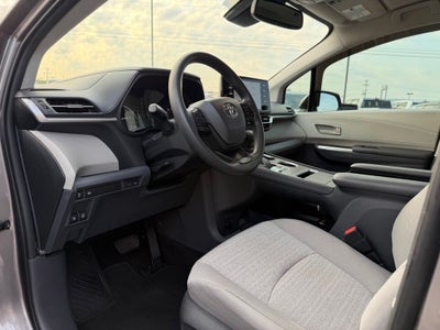 2022 Toyota Sienna LE 8 Passenger