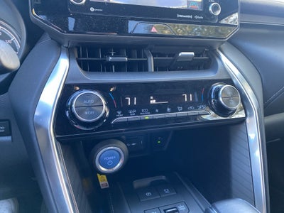 2022 Toyota Venza XLE XLE