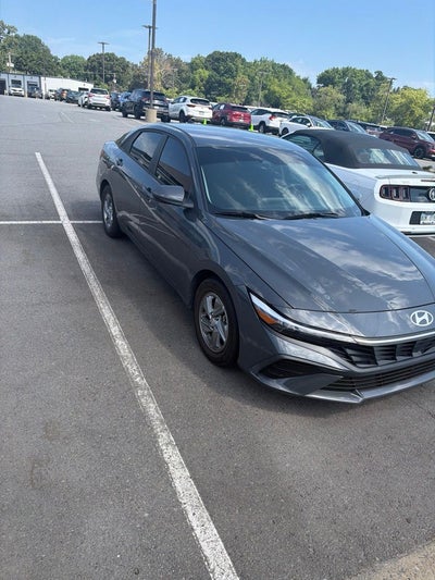 2024 Hyundai ELANTRA SE