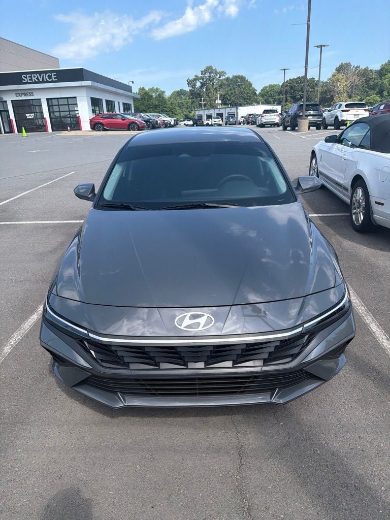 2024 Hyundai ELANTRA SE