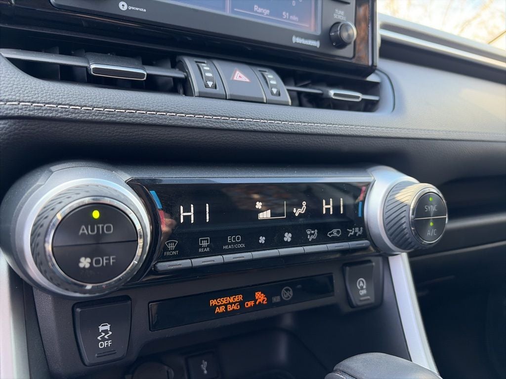 2021 Toyota RAV4 XLE Premium 1-OWNER