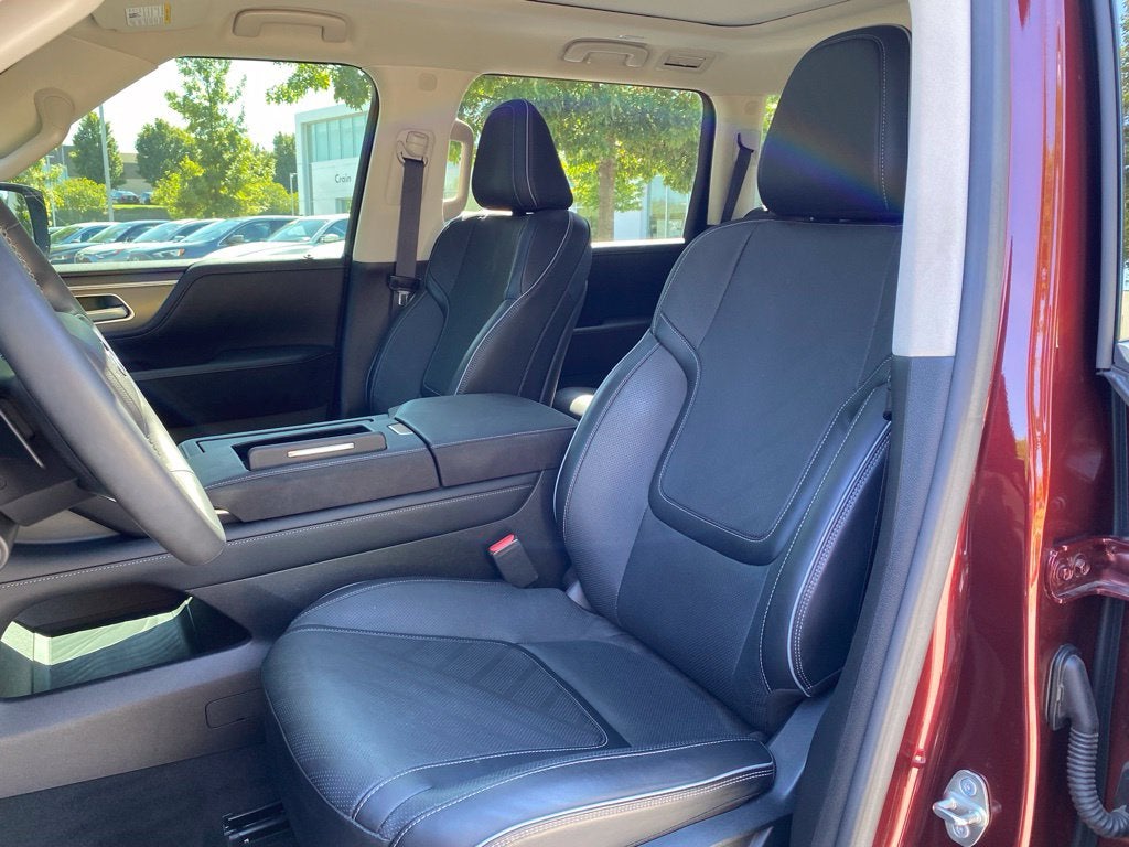 2025 INFINITI QX80 LUXE