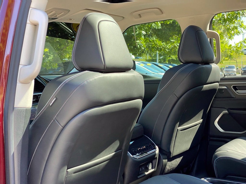 2025 INFINITI QX80 LUXE