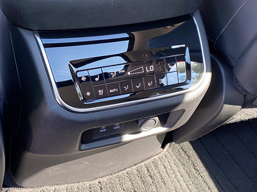 2025 INFINITI QX80 LUXE