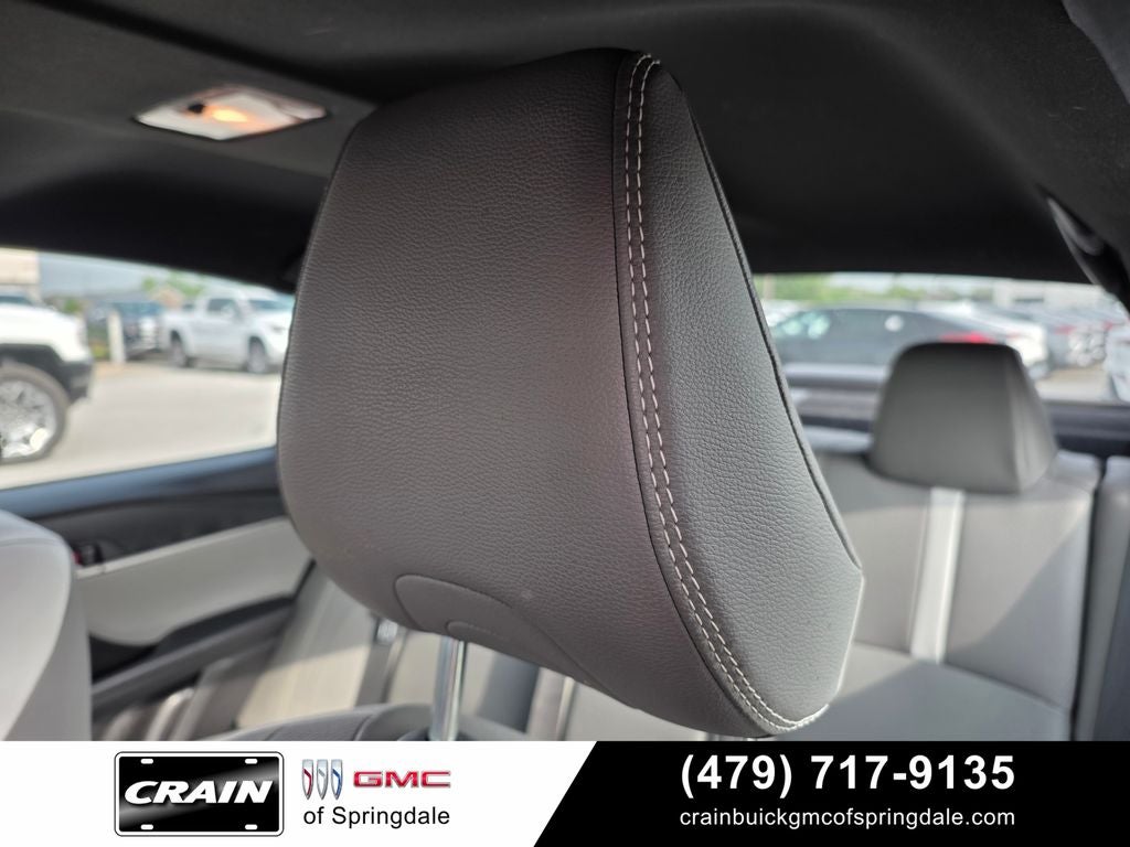 2025 Toyota Camry SE Loaded / 12.3" Screen