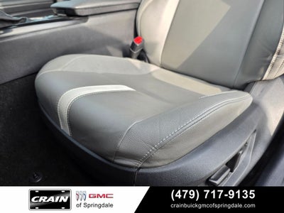 2025 Toyota Camry SE Loaded / 12.3" Screen
