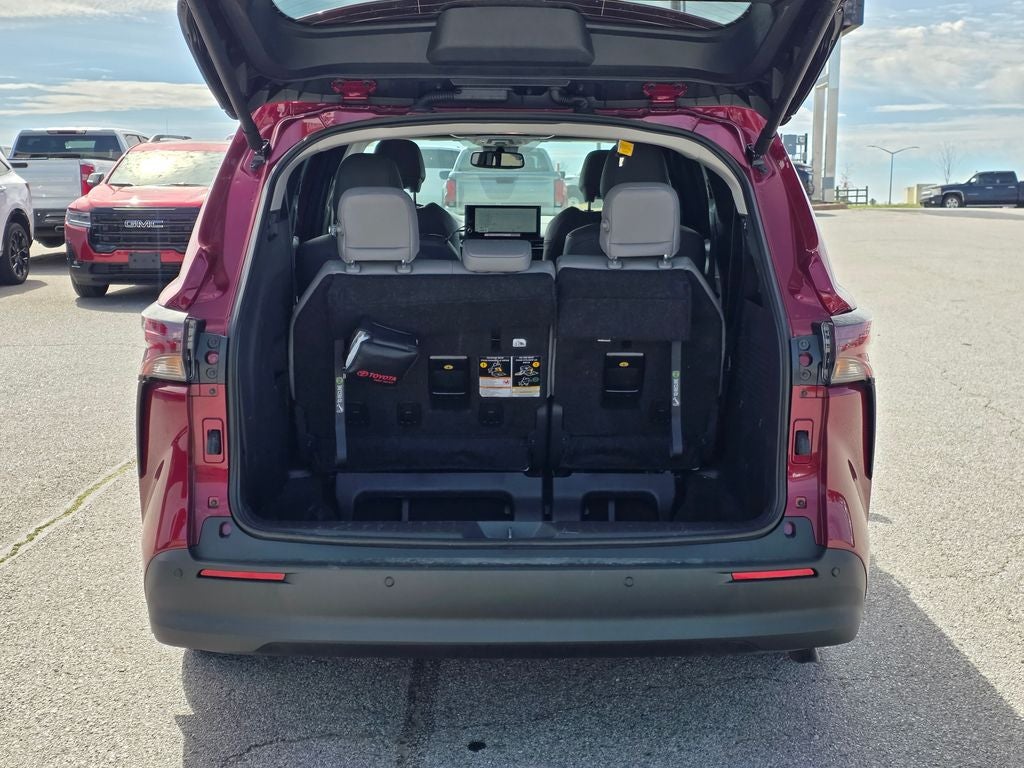2025 Toyota Sienna XLE 8 Passenger